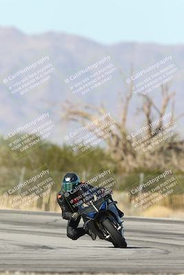 media/Dec-01-2025-Moto Forza (Mon) [[2daa91e15f]]/2-Intermediate Group/Session 3 (Turn 3)/